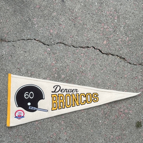 Denver Broncos Pennant - Picture 1 of 6